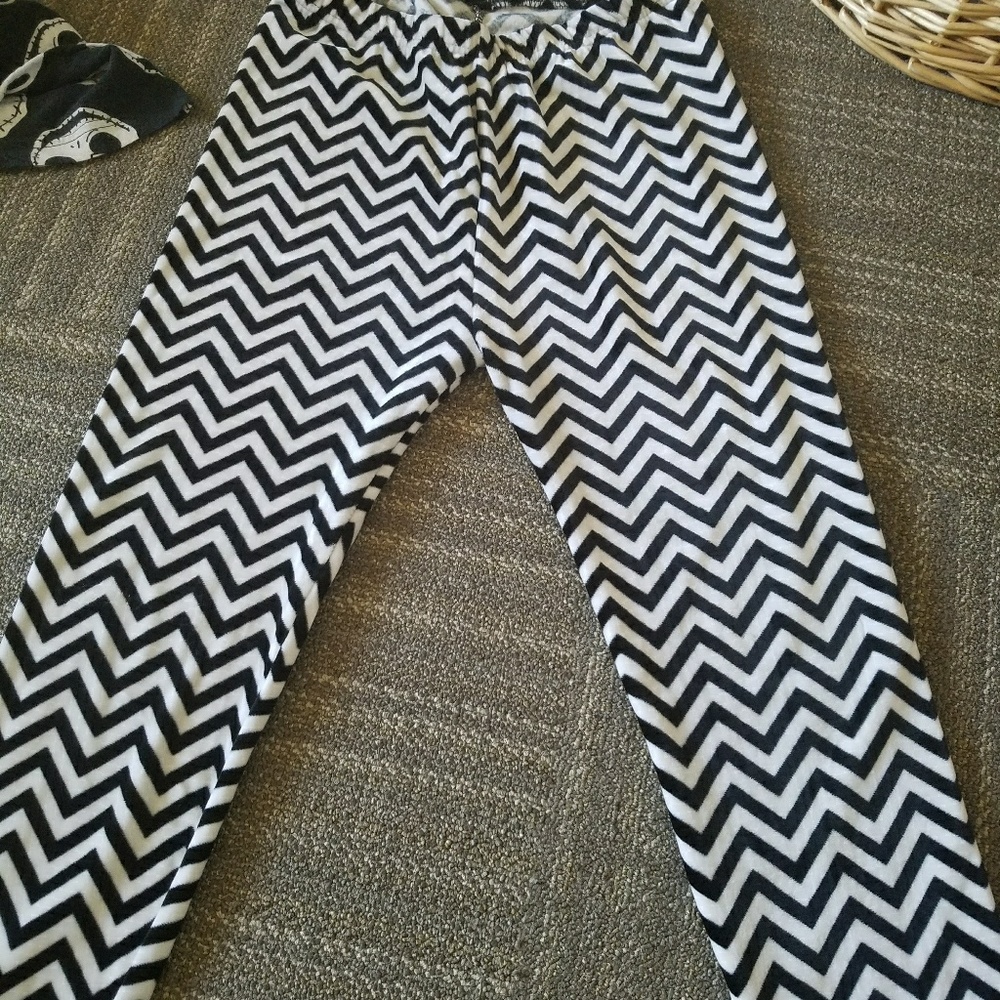 Black and white leggings